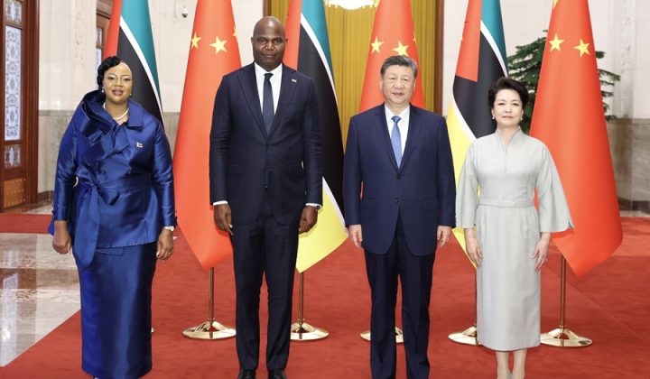 习近平同莫桑比克总统查波会谈